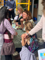 /album/fotogalerij-presentatie-muis-joep-zoekt-een-huis/signeren-5-jpg1/